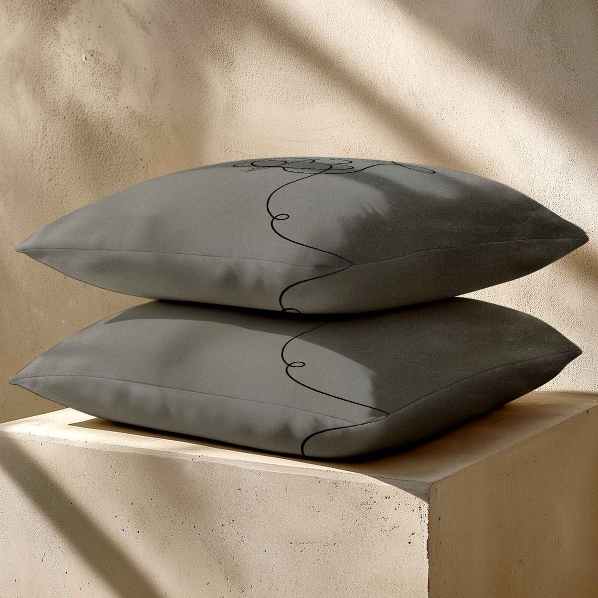Butterfly | Sustainable Velvet Cushion - Beluga 40 x 40 cm Standard by Izabela Peters