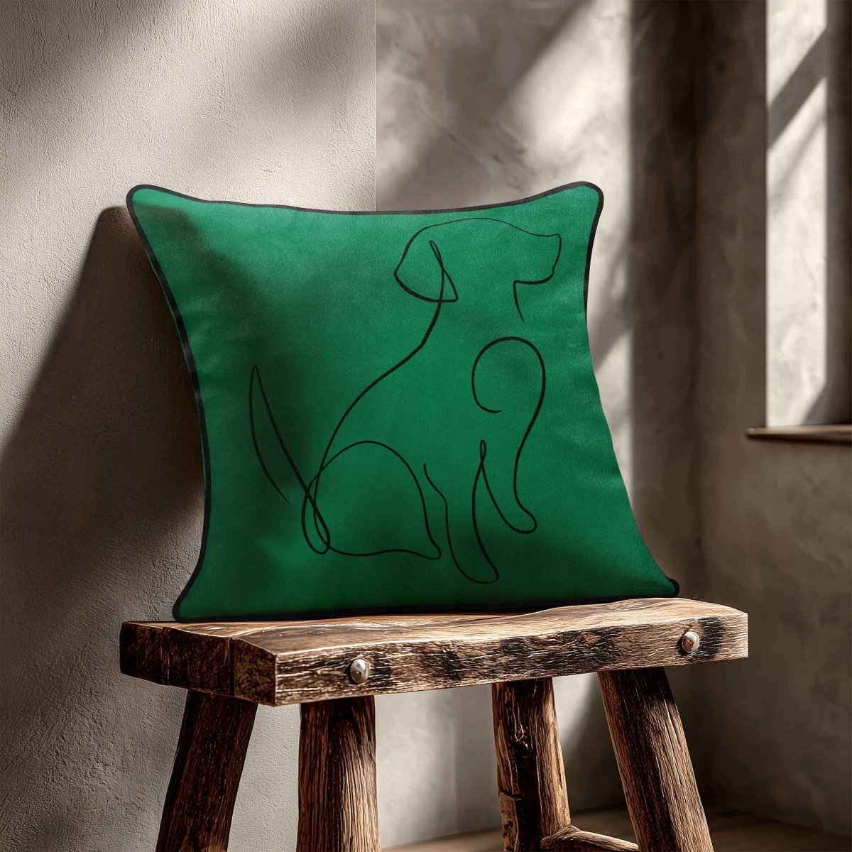 Dog | Sustainable Velvet Cushion - Emerald Green 40 x 40 cm Standard by Izabela Peters