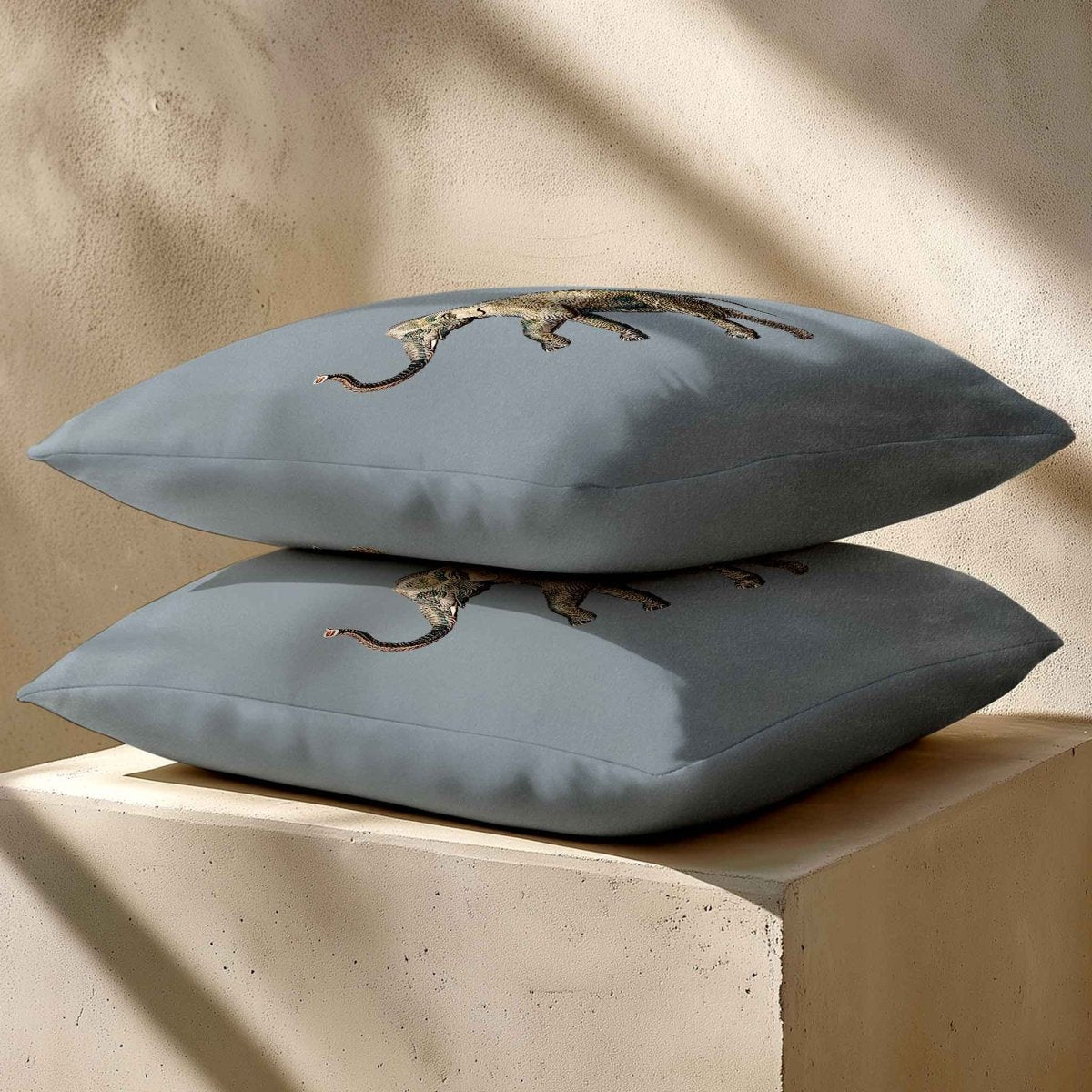 Elephant | Sustainable Velvet Cushion - French Grey 40 x 40 cm Standard by Izabela Peters