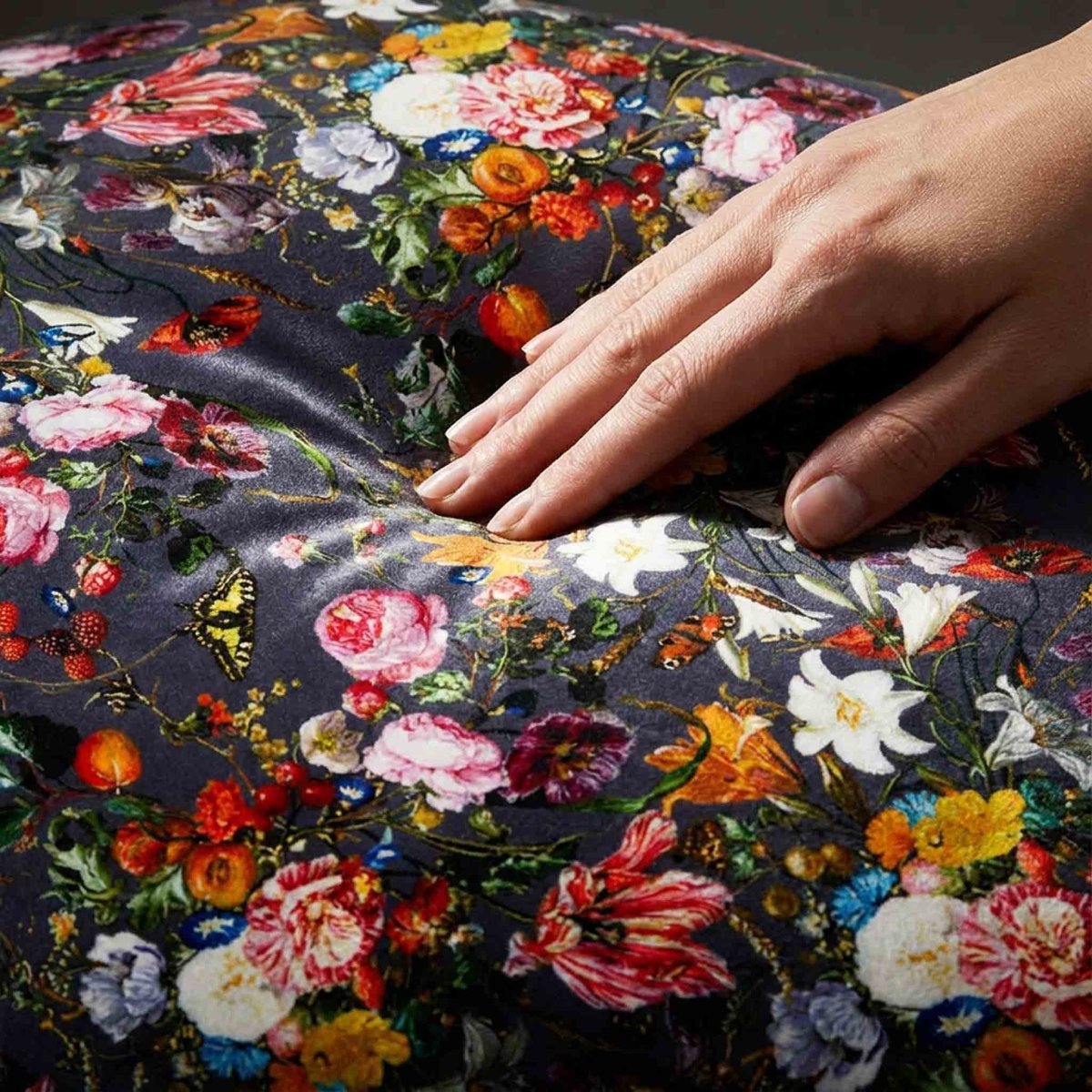 Floral Dream | Sustainable Velvet Cushion - Graphite 40 x 40 cm Standard by Izabela Peters