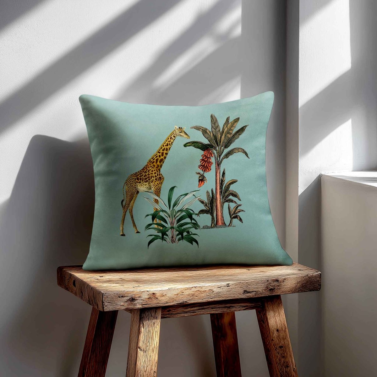 Giraffe | Sustainable Velvet Cushion - Blue Surf 40 x 40 cm Standard by Izabela Peters