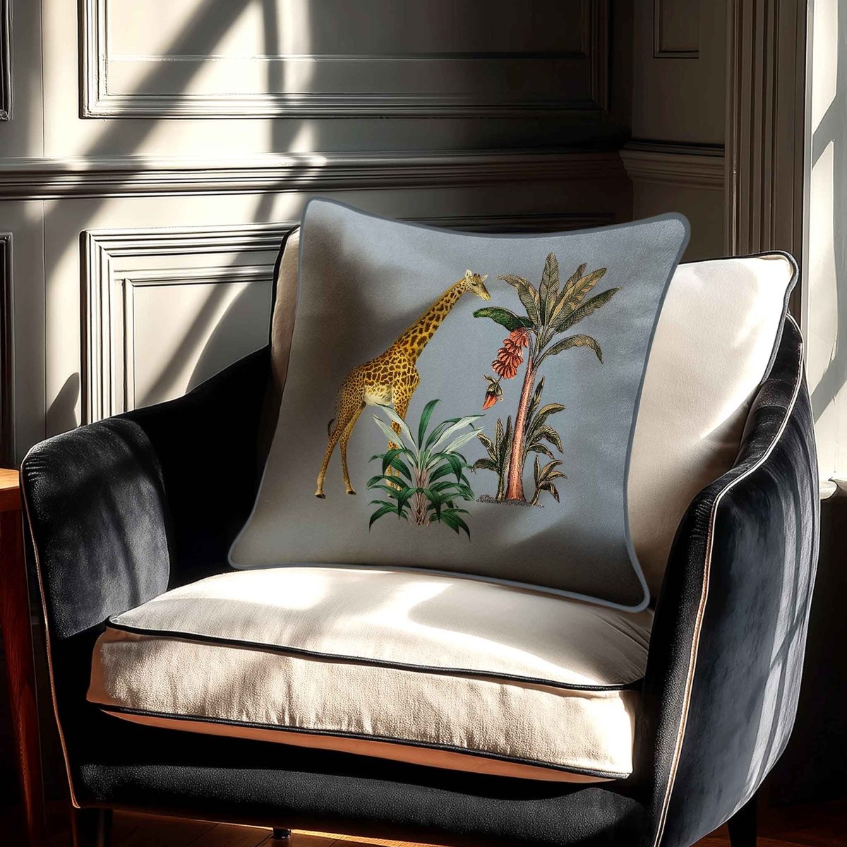 Giraffe | Sustainable Velvet Cushion - French Grey 40 x 40 cm Standard by Izabela Peters