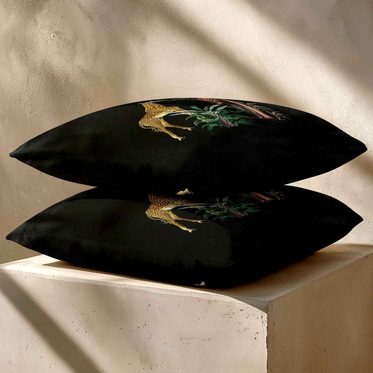 Giraffe | Sustainable Velvet Cushion - Charcoal 40 x 40 cm Standard by Izabela Peters