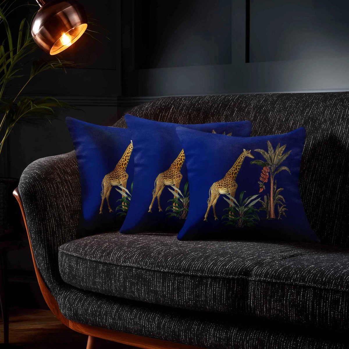Giraffe | Sustainable Velvet Cushion - Midnight 40 x 40 cm Standard by Izabela Peters