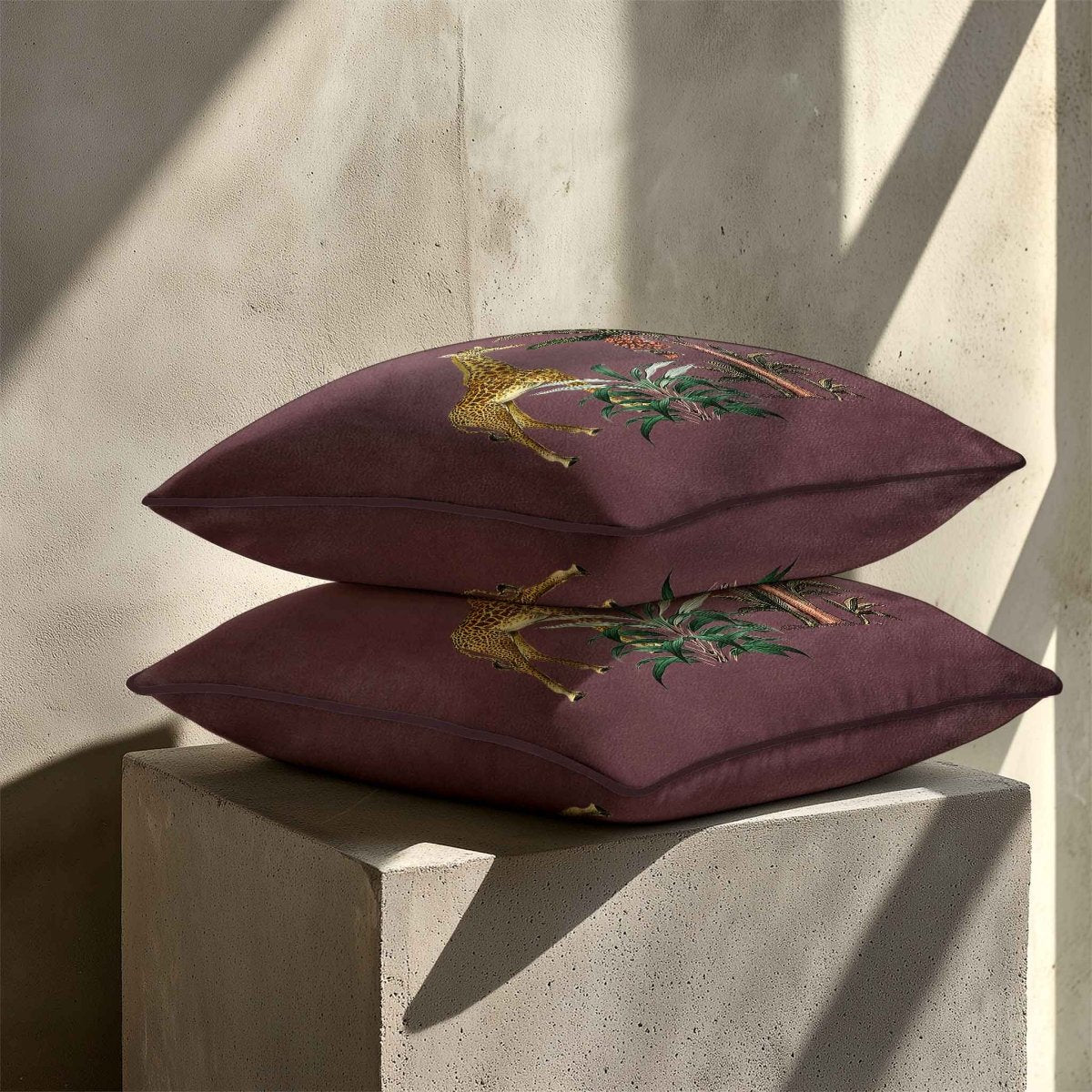 Giraffe | Sustainable Velvet Cushion - Italian Grape 40 x 40 cm Standard by Izabela Peters