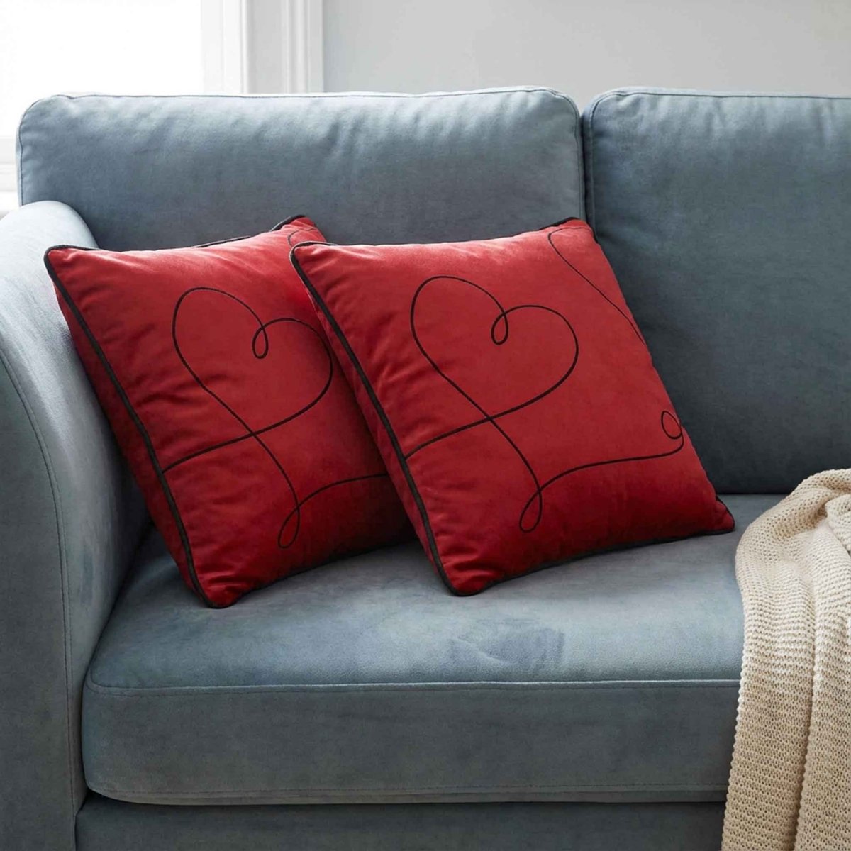 Heart | Sustainable Velvet Cushion - Crimson Muse 40 x 40 cm Piped by Izabela Peters