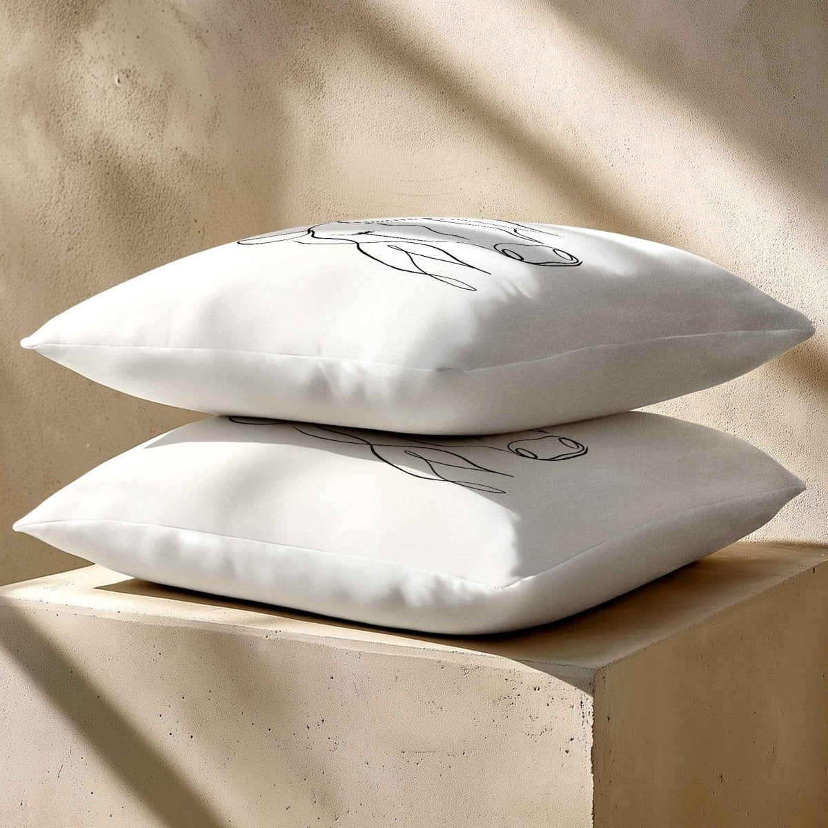 Horse | Sustainable Velvet Cushion - White & Black 40 x 40 cm Standard by Izabela Peters