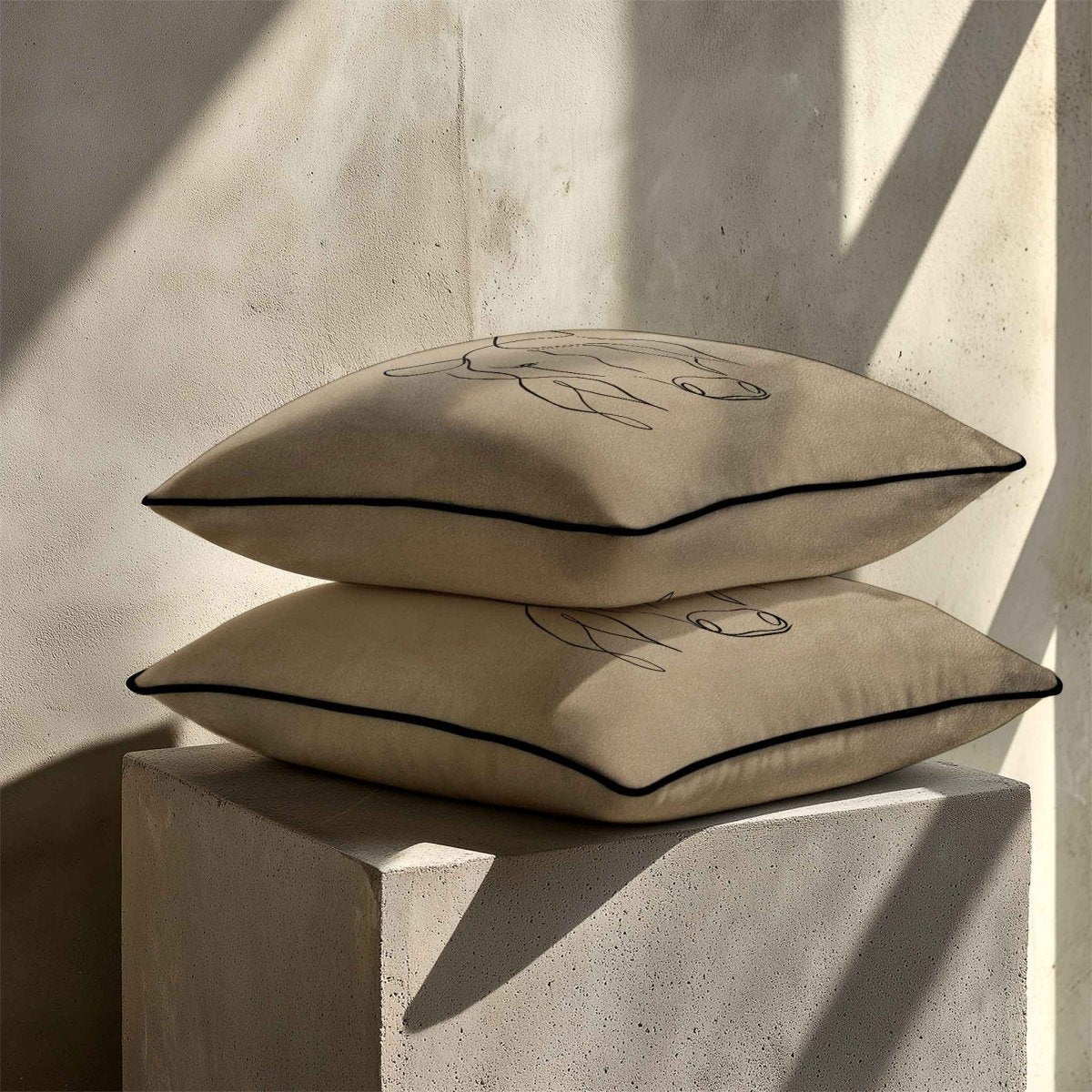 Horse | Sustainable Velvet Cushion - Taupe 40 x 40 cm Standard by Izabela Peters