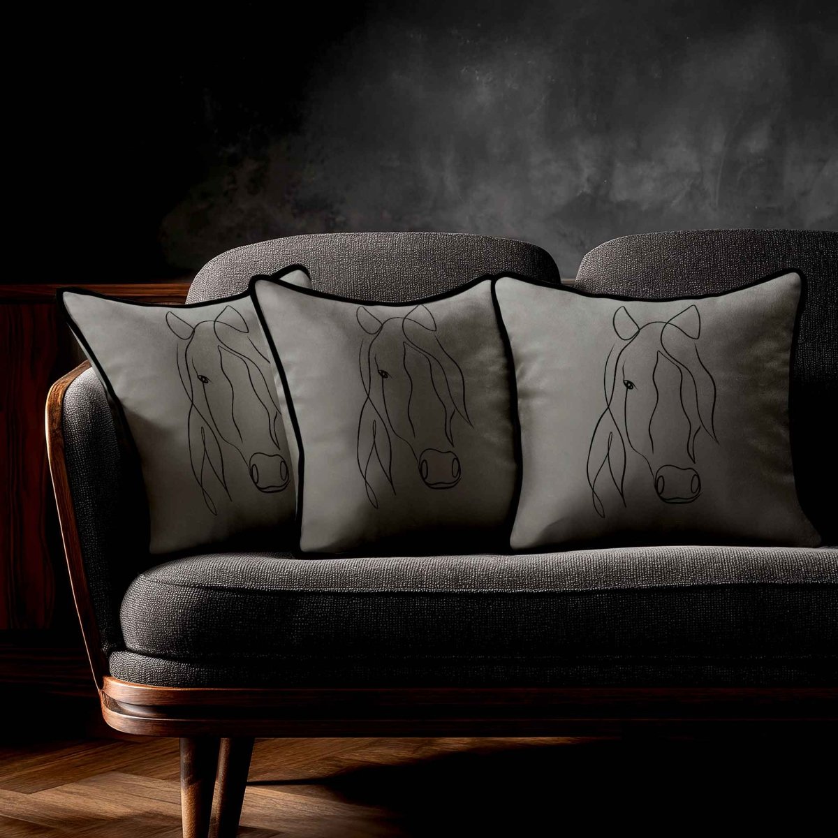 Horse | Sustainable Velvet Cushion - Beluga 40 x 40 cm Standard by Izabela Peters