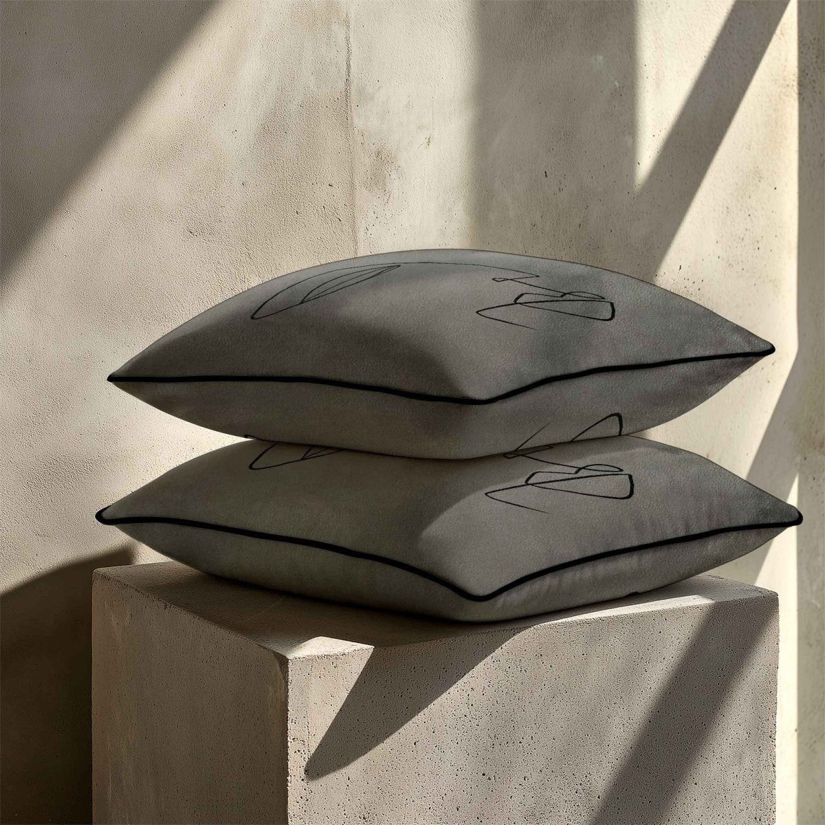 Joyful Face | Sustainable Velvet Cushion - Beluga 40 x 40 cm Standard by Izabela Peters