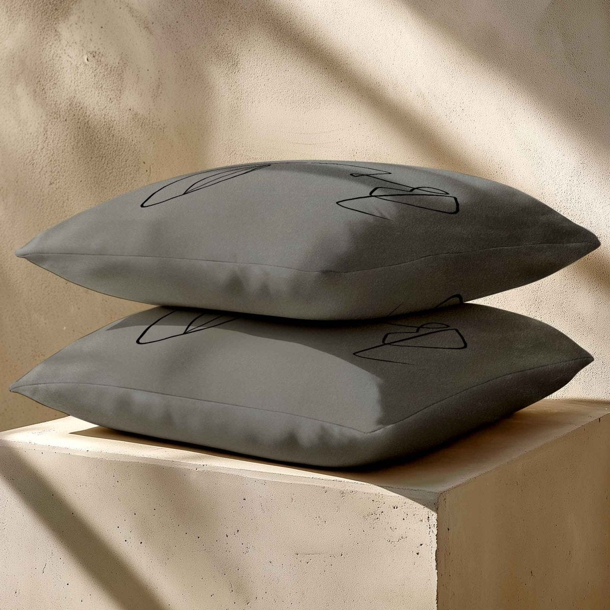 Joyful Face | Sustainable Velvet Cushion - Beluga 40 x 40 cm Standard by Izabela Peters