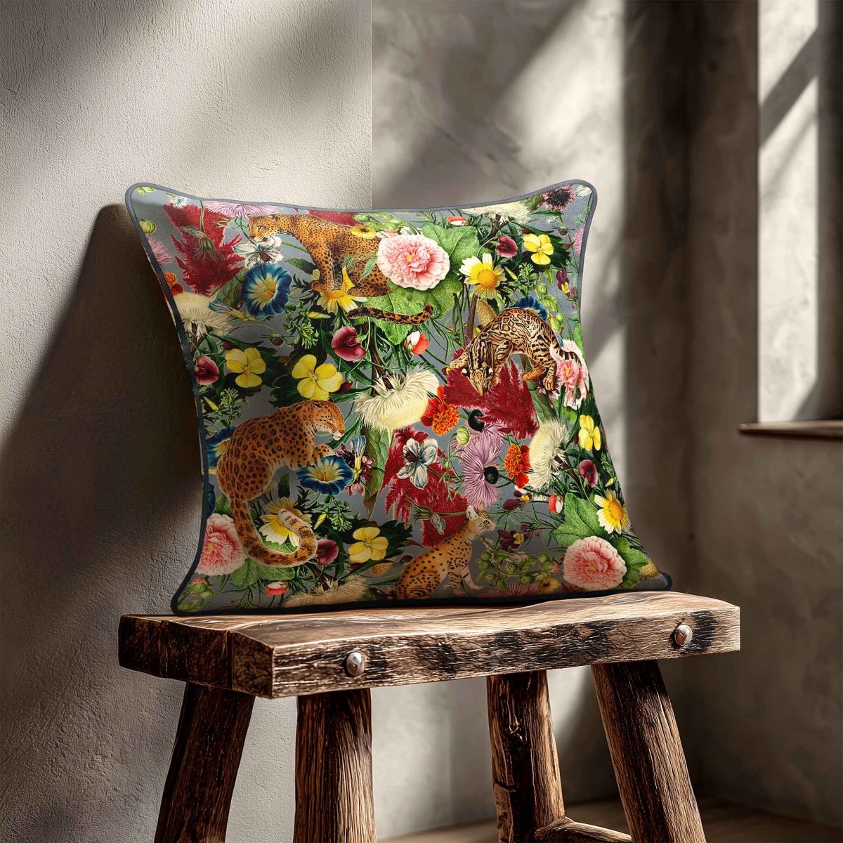Junglescape | Sustainable Velvet Cushion - French Grey 40 x 40 cm Standard by Izabela Peters