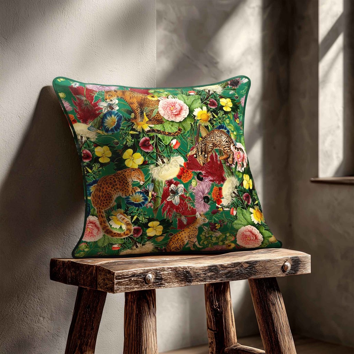 Junglescape | Sustainable Velvet Cushion - Emerald Green 40 x 40 cm Standard by Izabela Peters