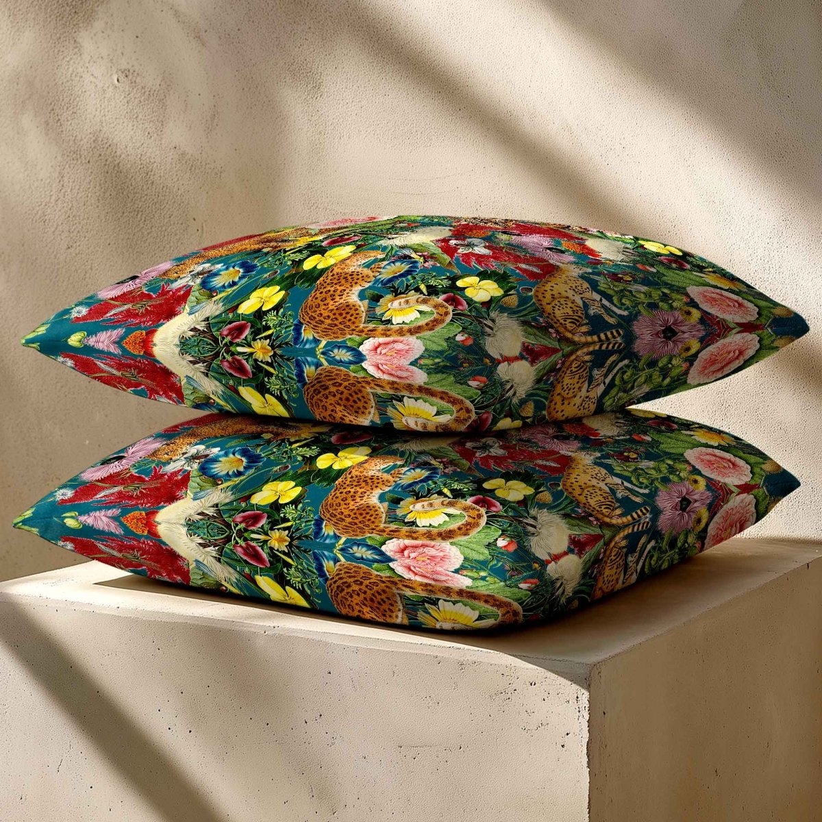 Junglescape | Sustainable Velvet Cushion - Teal 40 x 40 cm Standard by Izabela Peters