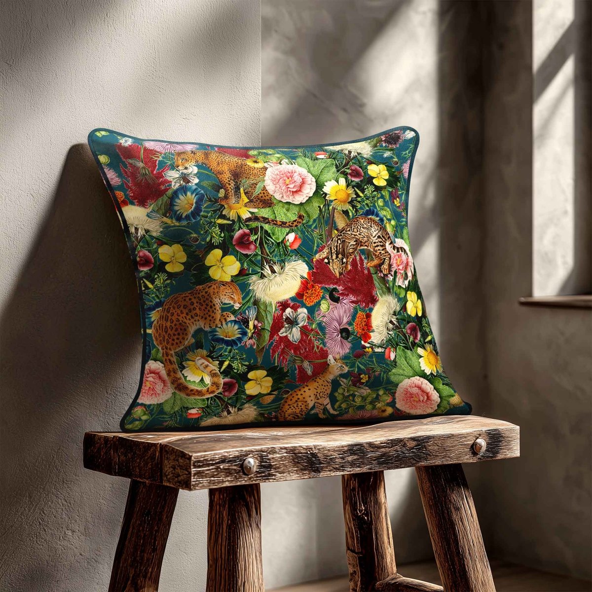 Junglescape | Sustainable Velvet Cushion - Teal 40 x 40 cm Standard by Izabela Peters