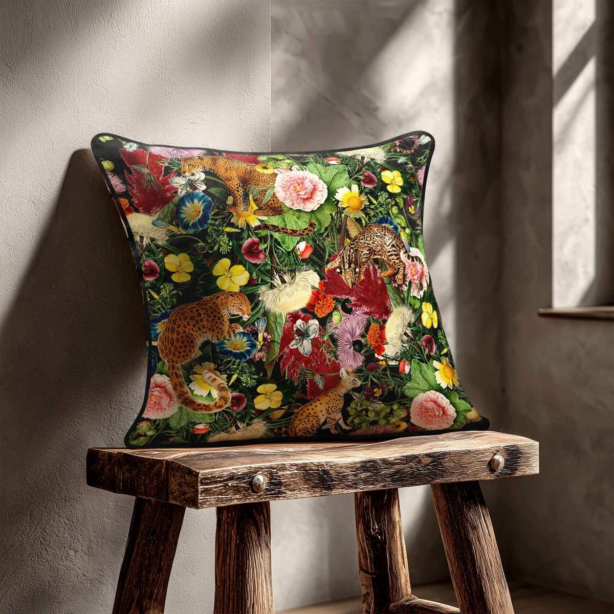 Junglescape | Sustainable Velvet Cushion - Charcoal 40 x 40 cm Standard by Izabela Peters