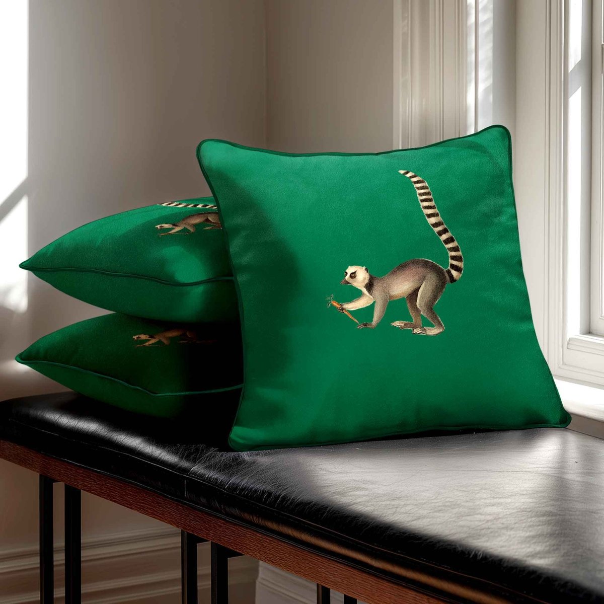 Lemur | Sustainable Velvet Cushion - Emerald Green 40 x 40 cm Standard by Izabela Peters