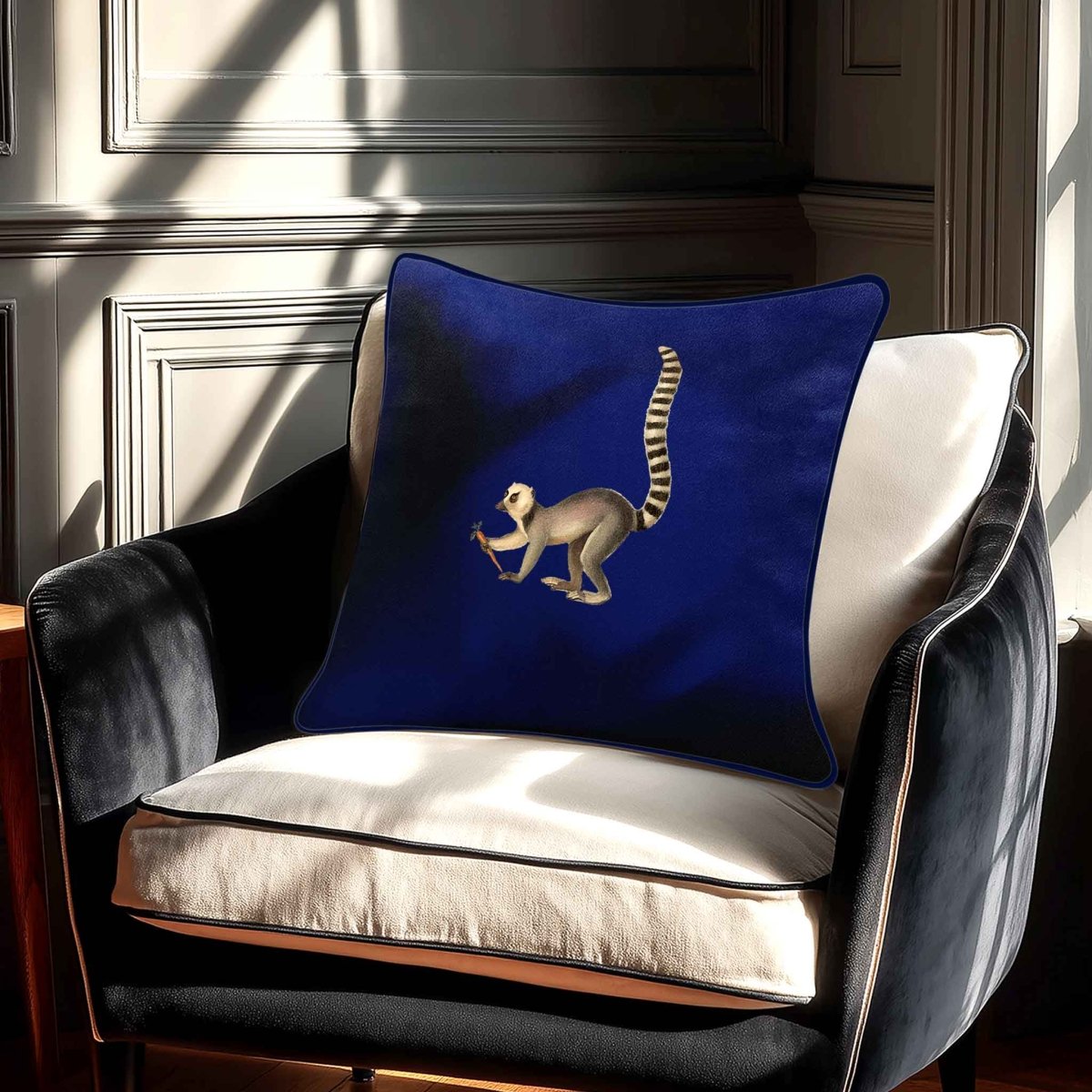 Lemur | Sustainable Velvet Cushion - Midnight 40 x 40 cm Standard by Izabela Peters