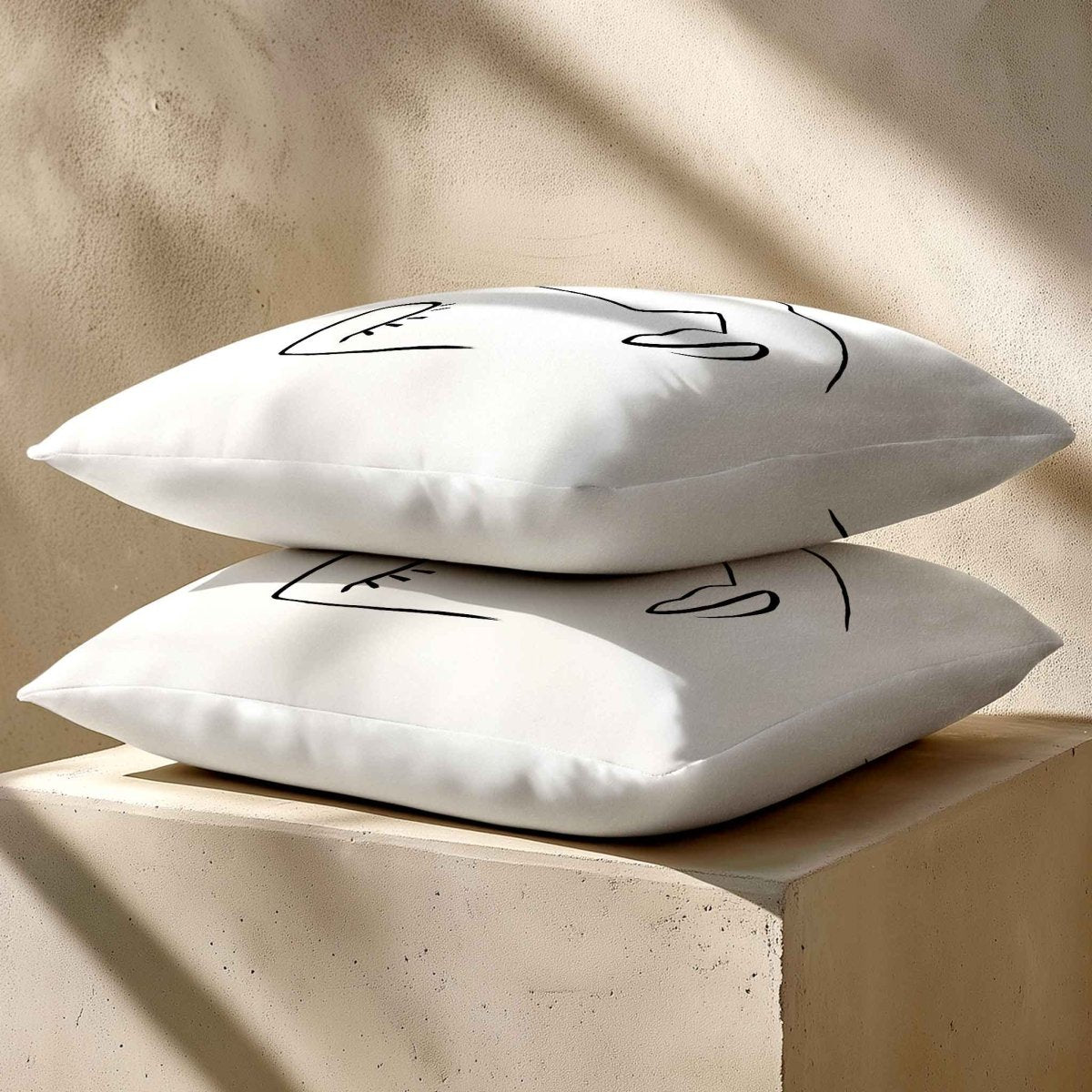 Open Face | Sustainable Velvet Cushion - White & Black 40 x 40 cm Standard by Izabela Peters