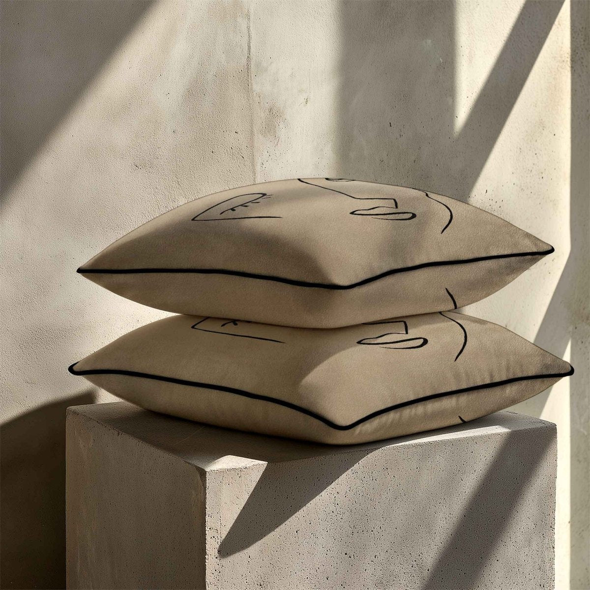 Open Face | Sustainable Velvet Cushion - Taupe 40 x 40 cm Standard by Izabela Peters