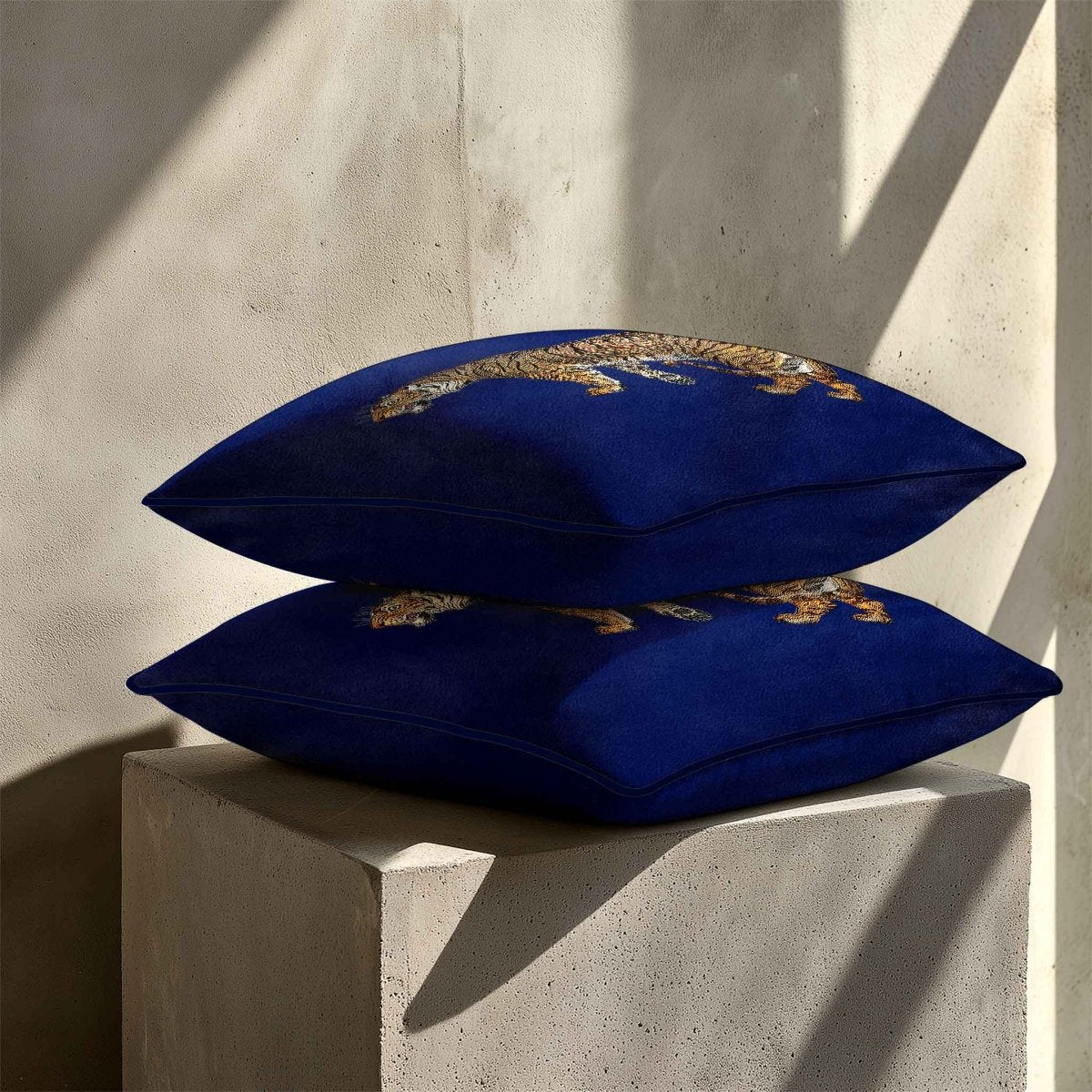 Tiger | Sustainable Velvet Cushion - Midnight 40 x 40 cm Standard by Izabela Peters