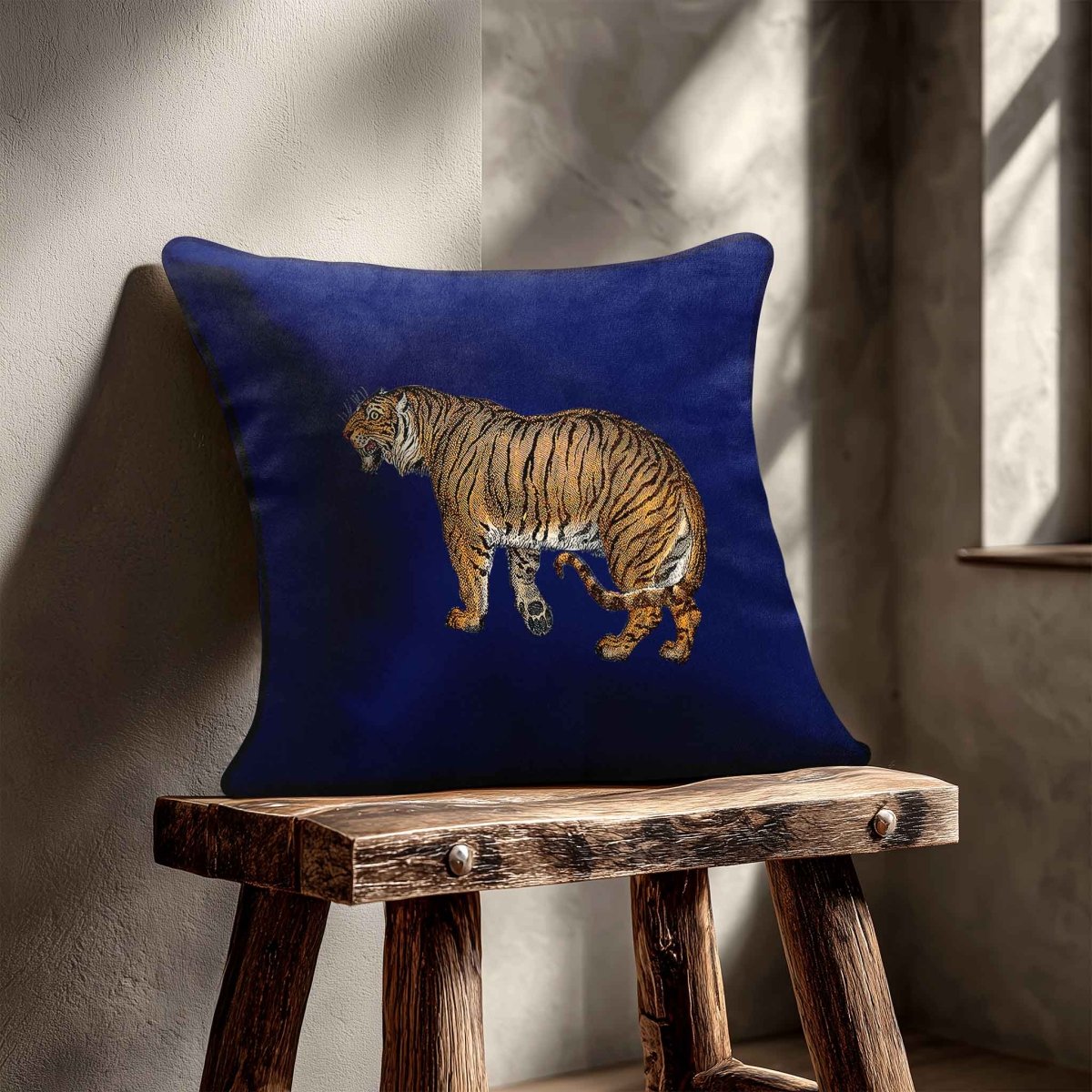 Tiger | Sustainable Velvet Cushion - Midnight 40 x 40 cm Standard by Izabela Peters
