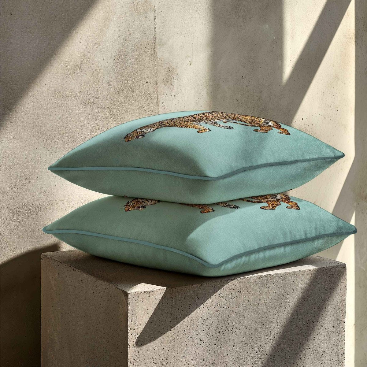Tiger | Sustainable Velvet Cushion - Blue Surf 40 x 40 cm Standard by Izabela Peters