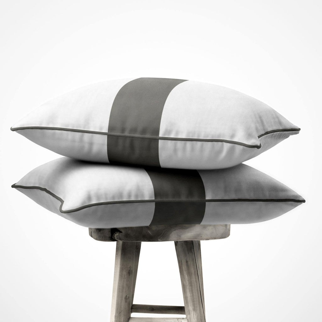 1 Stripe Horizontal | Sustainable Velvet Cushion with Piping - Beluga 40 x 40 cm by Izabela Peters
