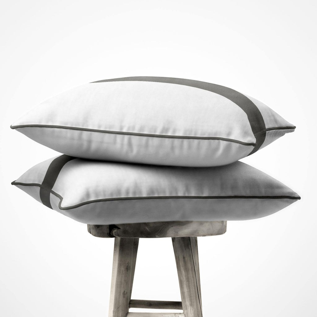 1 Stripe | Sustainable Velvet Cushion with Piping - Beluga 40 x 40 cm by Izabela Peters