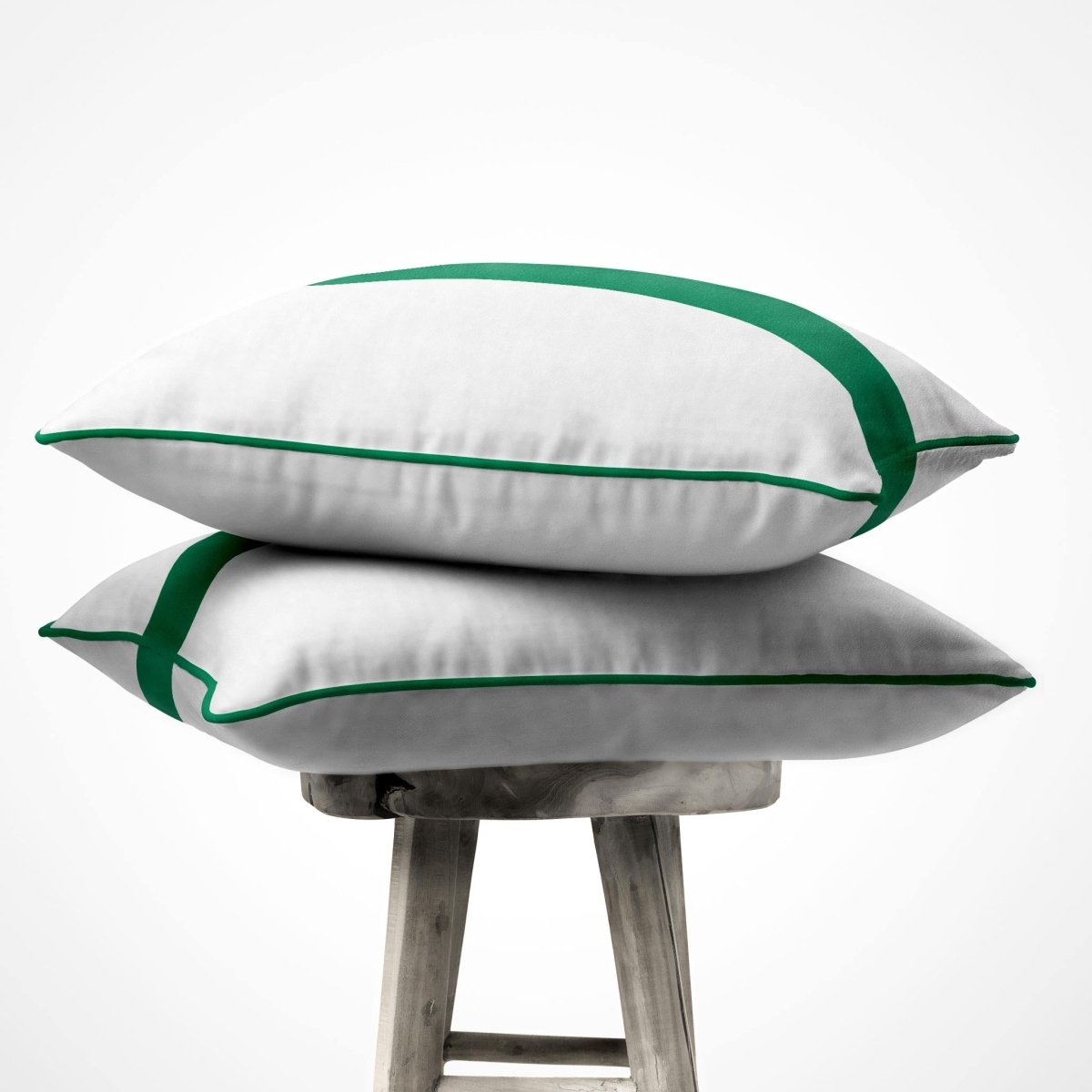 1 Stripe | Sustainable Velvet Cushion with Piping - Emerald Green 40 x 40 cm by Izabela Peters
