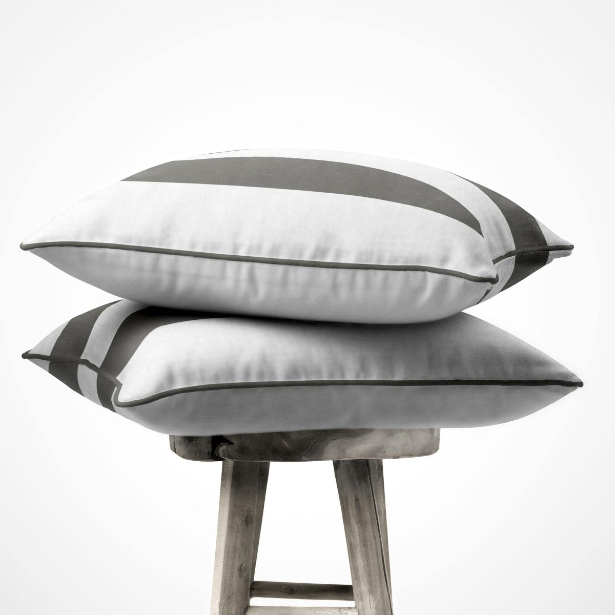 2 Stripes | Sustainable Velvet Cushion with Piping - Beluga 40 x 40 cm by Izabela Peters