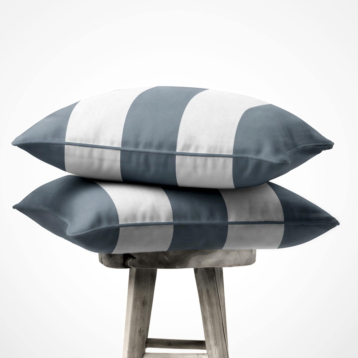 3 Stripes Horizontal | Sustainable Velvet Cushion with Piping - French Grey 40 x 40 cm by Izabela Peters