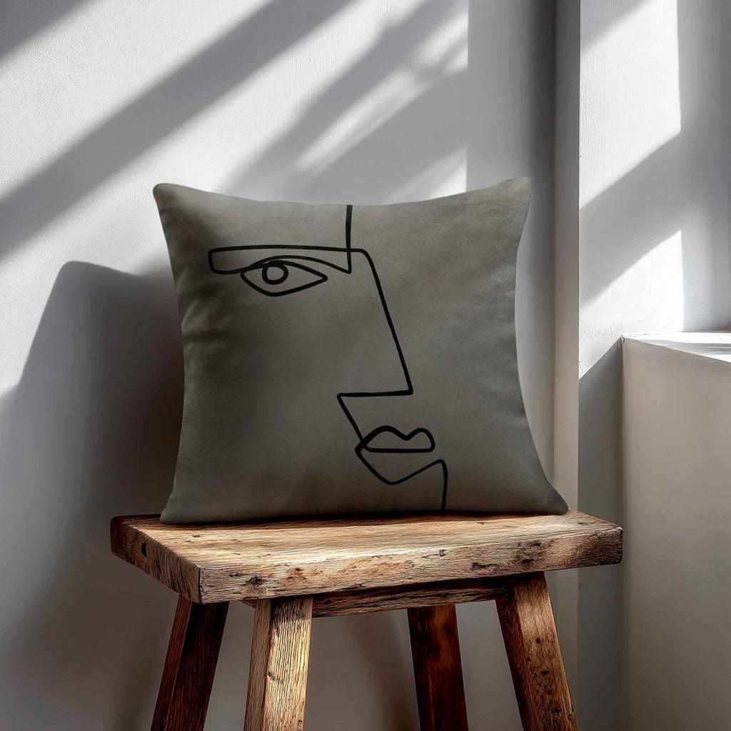 Angular Face | Sustainable Velvet Cushion - Beluga 40 x 40 cm Standard by Izabela Peters