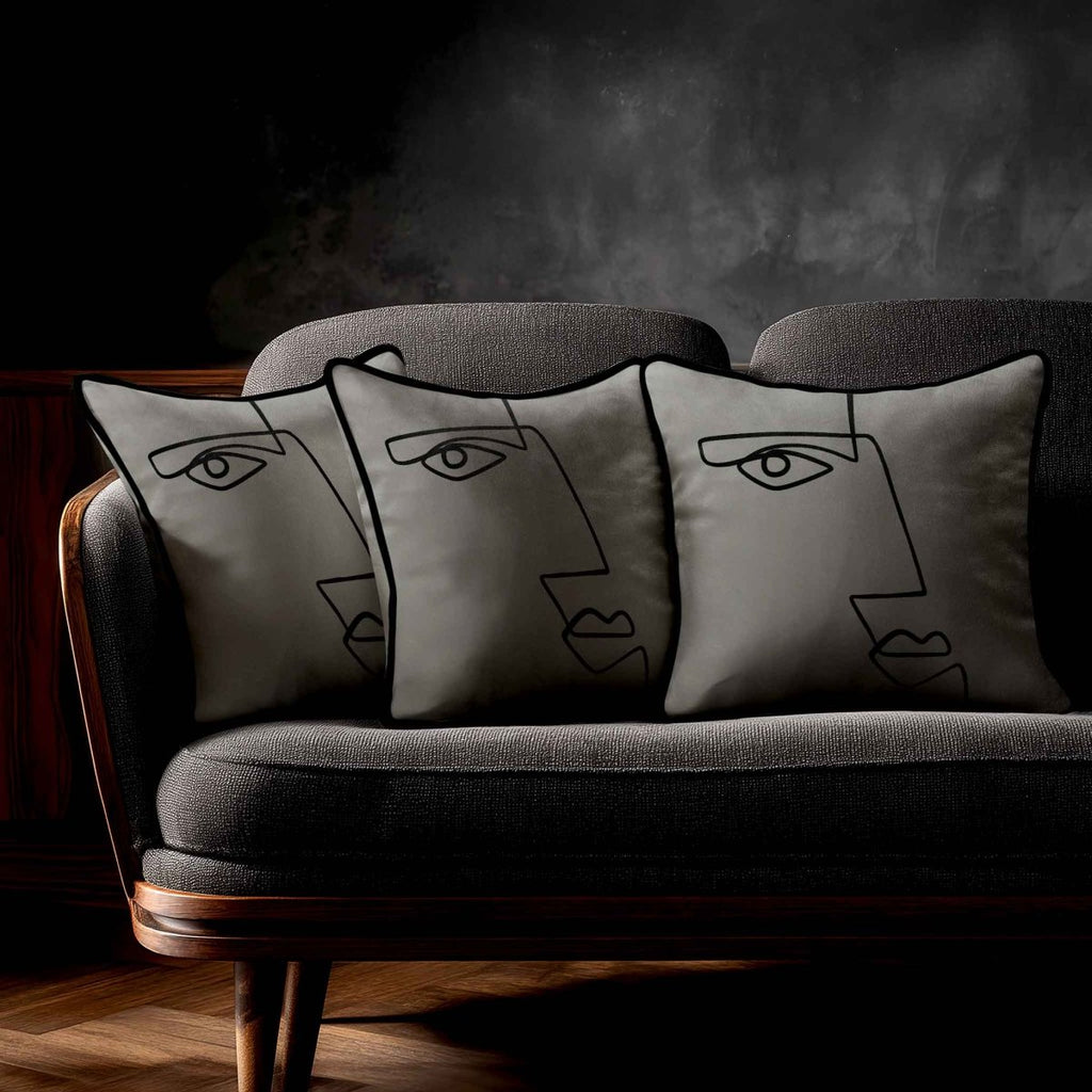 Angular Face | Sustainable Velvet Cushion - Beluga 40 x 40 cm Standard by Izabela Peters