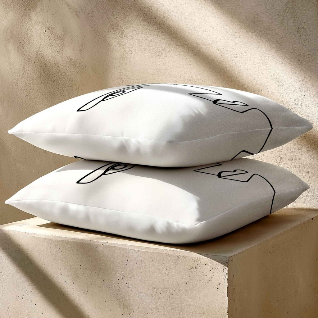 Angular Face | Sustainable Velvet Cushion - White & Black 40 x 40 cm Standard by Izabela Peters