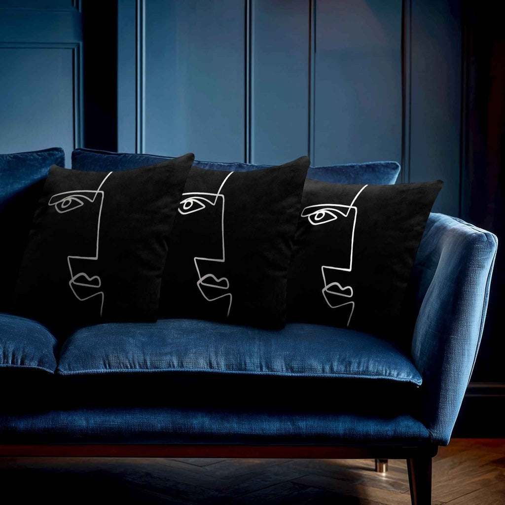 Angular Face | Sustainable Velvet Cushion - Black & White 40 x 40 cm Standard by Izabela Peters