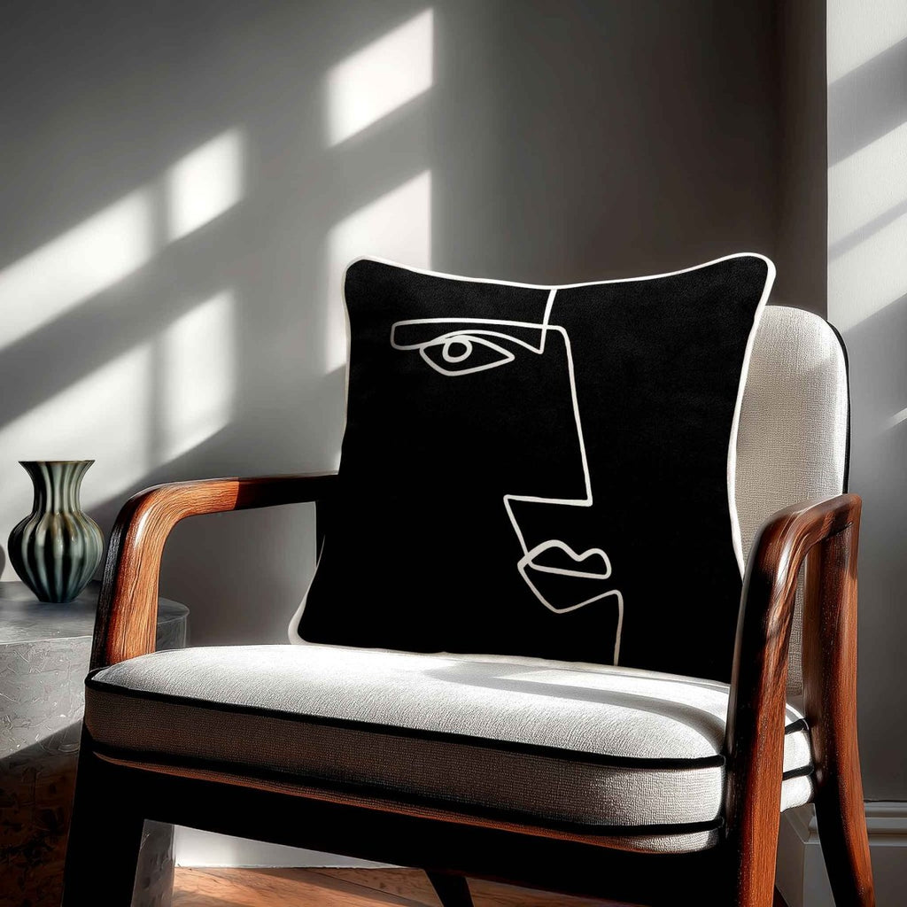 Angular Face | Sustainable Velvet Cushion - Black & White 40 x 40 cm Standard by Izabela Peters