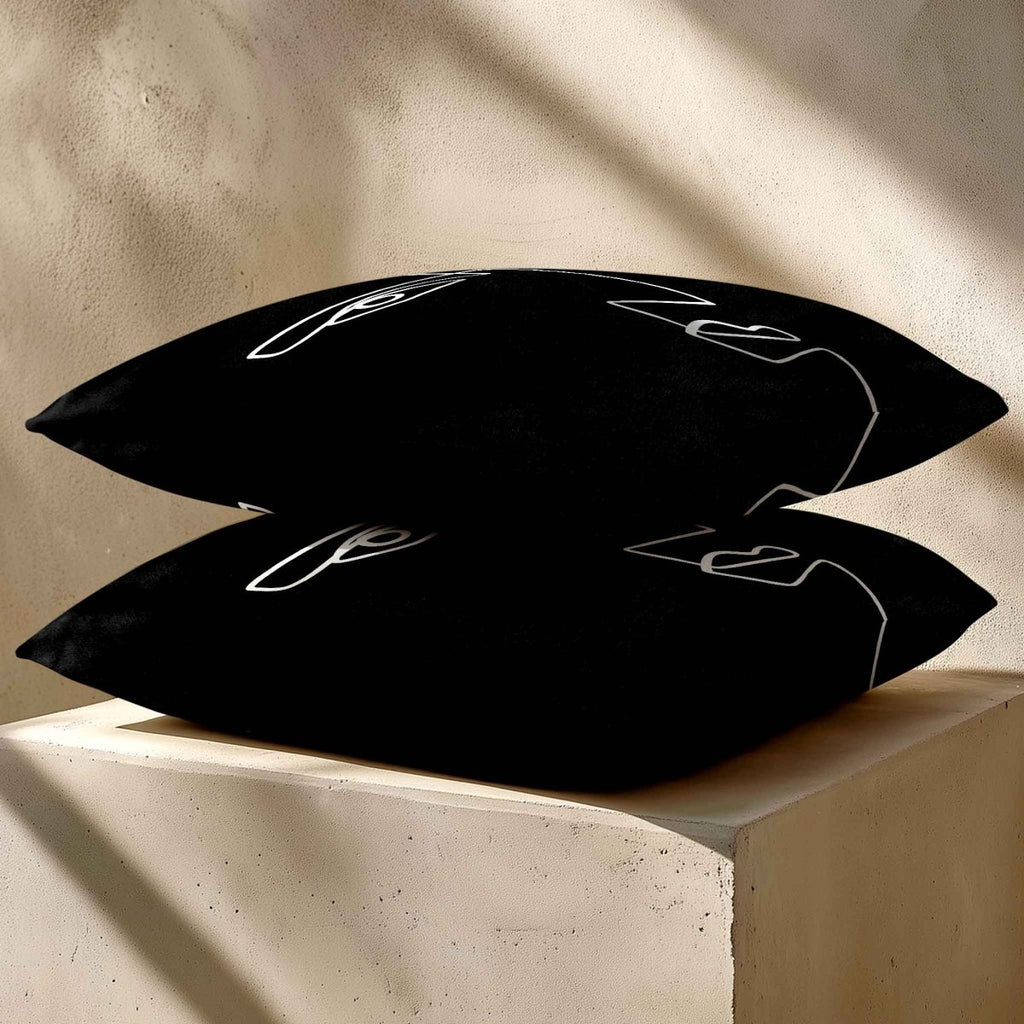 Angular Face | Sustainable Velvet Cushion - Black & White 40 x 40 cm Standard by Izabela Peters