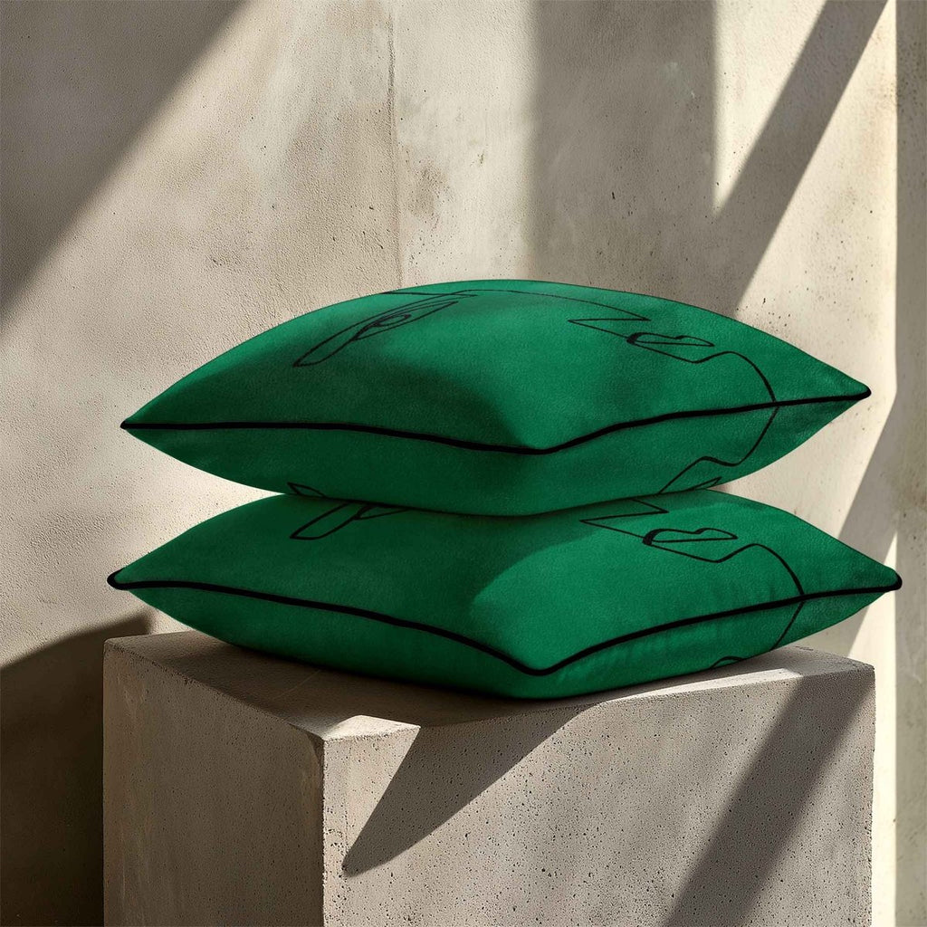 Angular Face | Sustainable Velvet Cushion - Emerald Green 40 x 40 cm Standard by Izabela Peters
