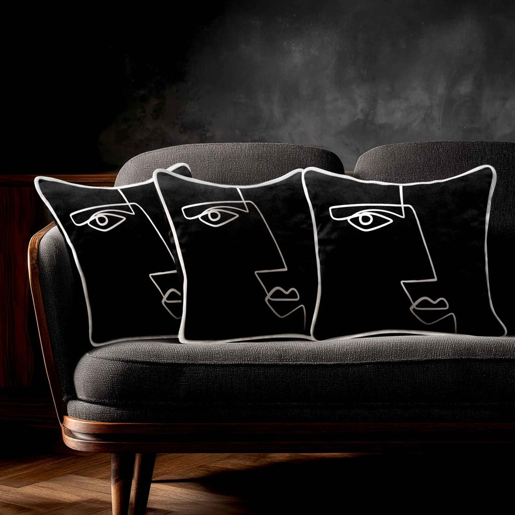 Angular Face | Sustainable Velvet Cushion - Black & White 40 x 40 cm Standard by Izabela Peters