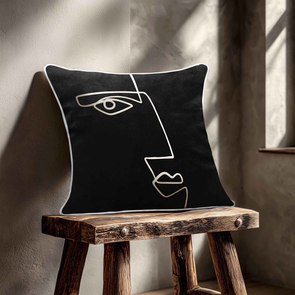 Angular Face | Sustainable Velvet Cushion - Black & White 40 x 40 cm Standard by Izabela Peters