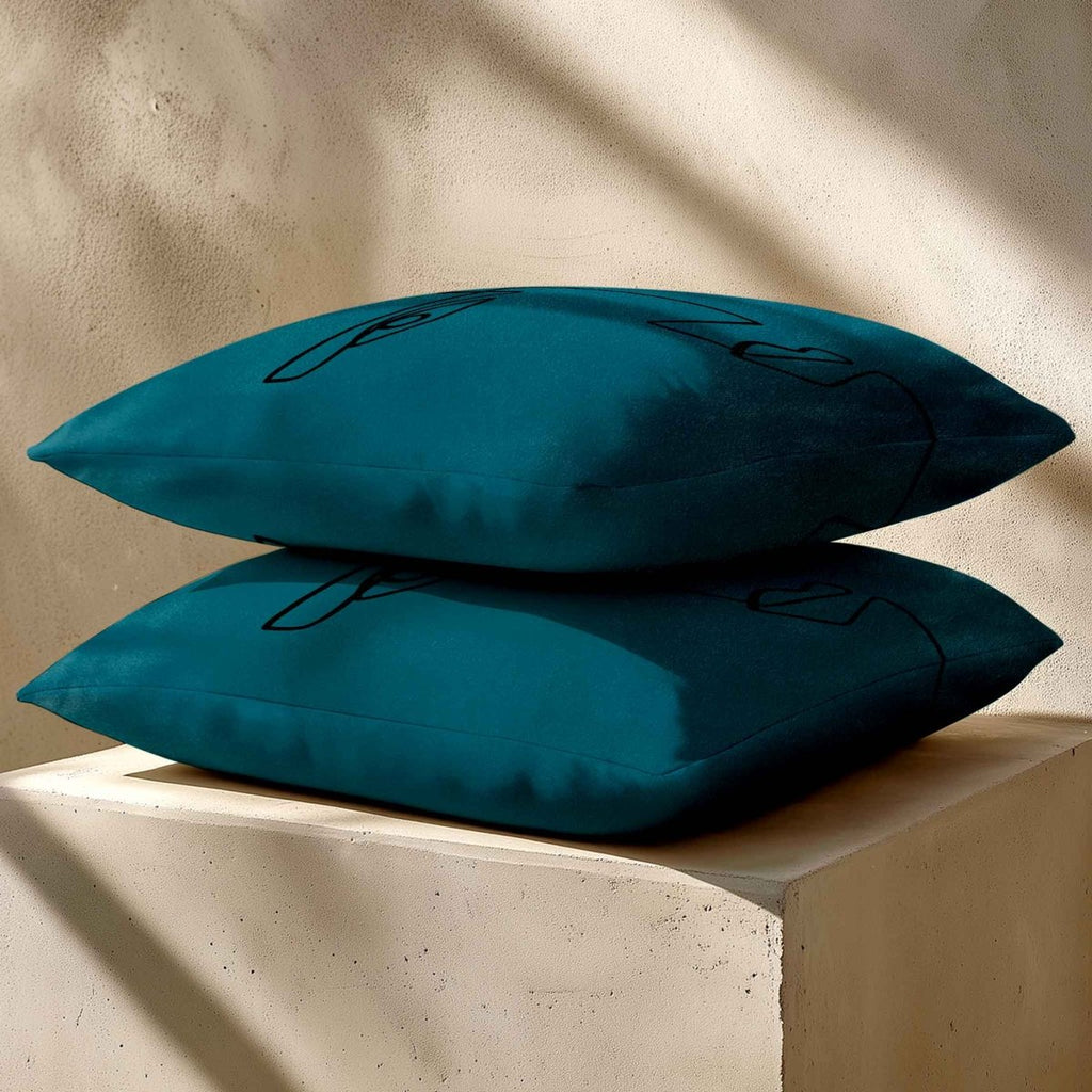 Angular Face | Sustainable Velvet Cushion - Teal 40 x 40 cm Standard by Izabela Peters