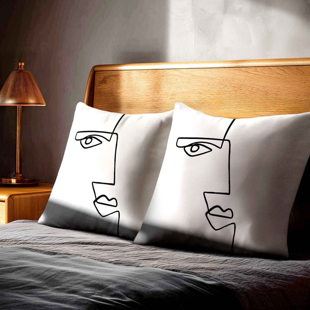 Angular Face | Sustainable Velvet Cushion - White & Black 40 x 40 cm Standard by Izabela Peters