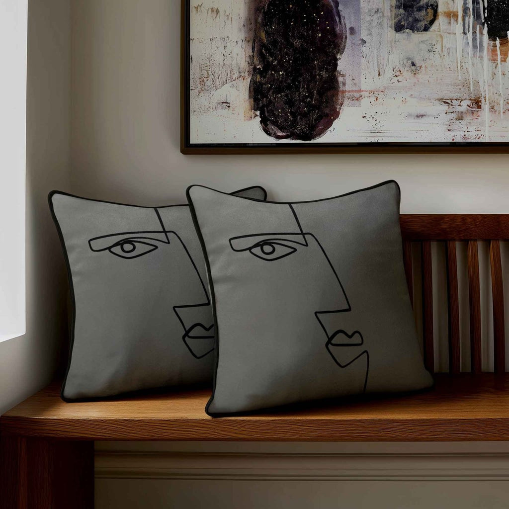 Angular Face | Sustainable Velvet Cushion - Beluga 40 x 40 cm Standard by Izabela Peters