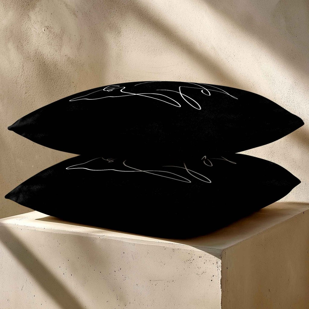 Cat | Sustainable Velvet Cushion - Black & White 40 x 40 cm Standard by Izabela Peters