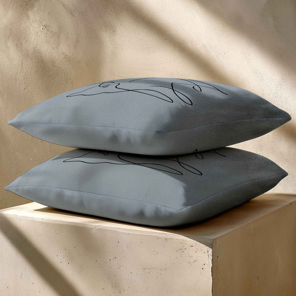 Cat | Sustainable Velvet Cushion - French Grey 40 x 40 cm Standard by Izabela Peters