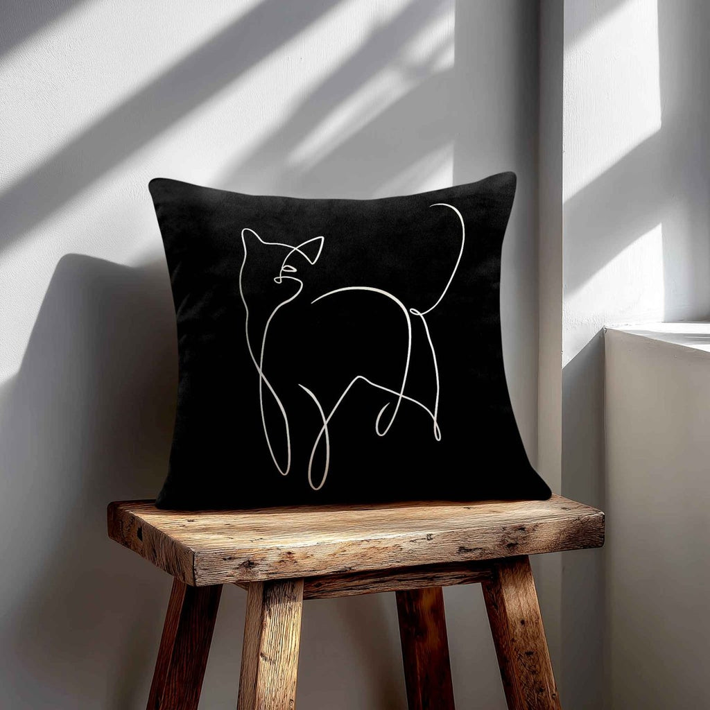 Cat | Sustainable Velvet Cushion - Black & White 40 x 40 cm Standard by Izabela Peters