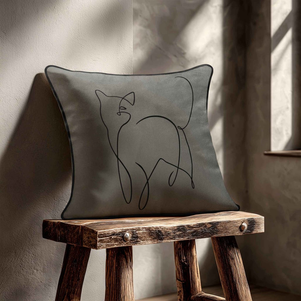 Cat | Sustainable Velvet Cushion - Beluga 40 x 40 cm Standard by Izabela Peters
