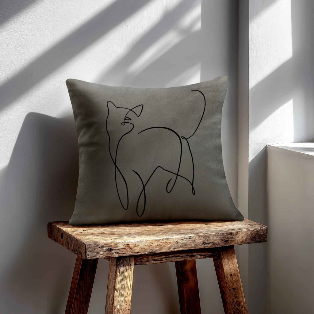 Cat | Sustainable Velvet Cushion - Beluga 40 x 40 cm Standard by Izabela Peters