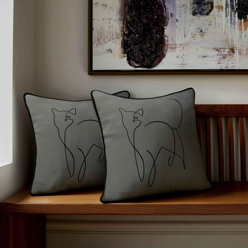 Cat | Sustainable Velvet Cushion - Beluga 40 x 40 cm Standard by Izabela Peters
